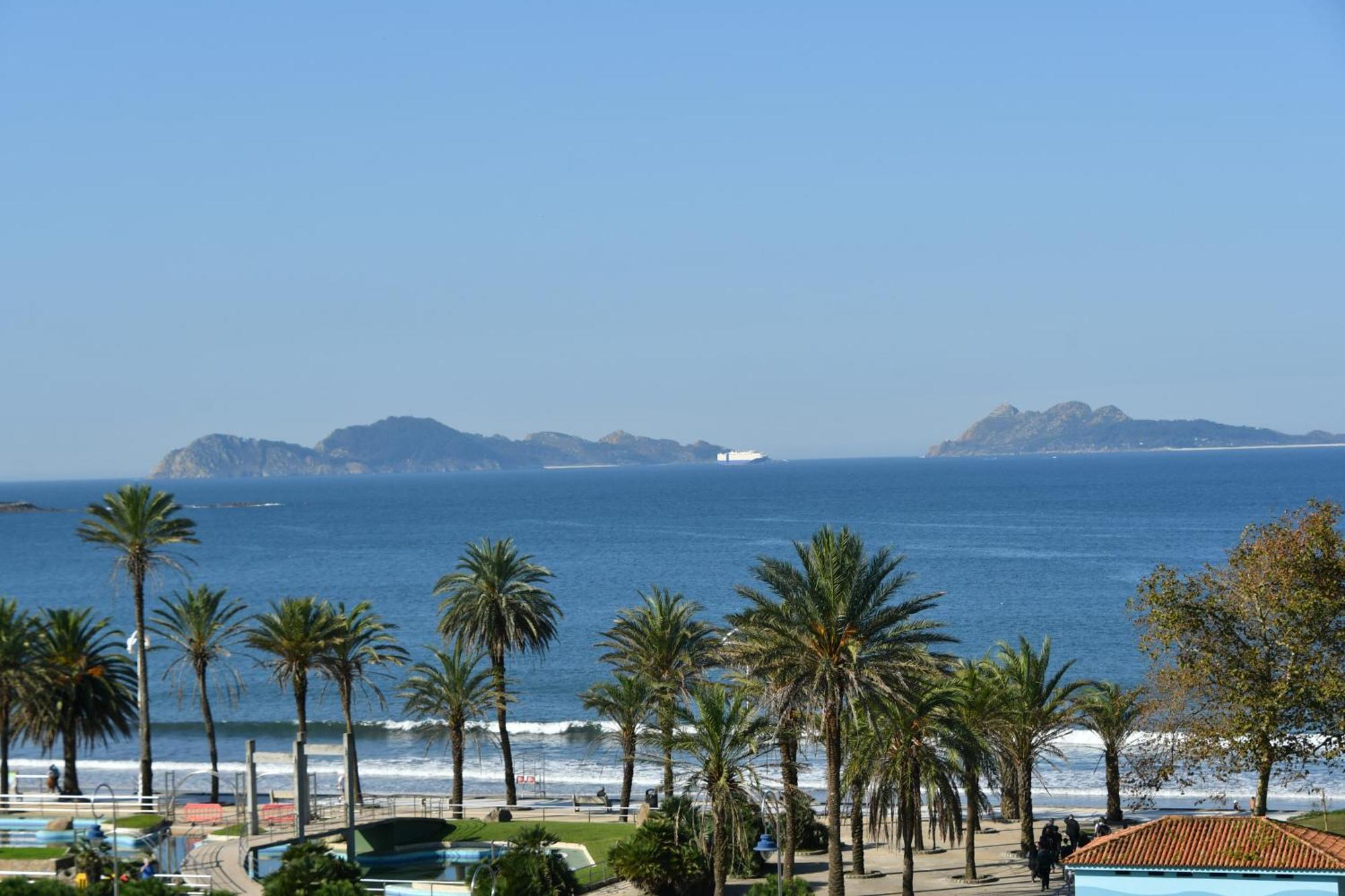 Primera Linea De Playa Samil Costa Con Garaje Incluido Vigo Bagian luar foto